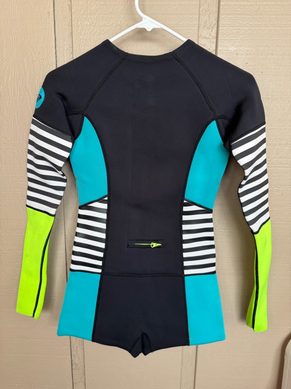 Roxy Long Sleeve Shorty Wetsuit Size M Juniors - Picture 3 of 3